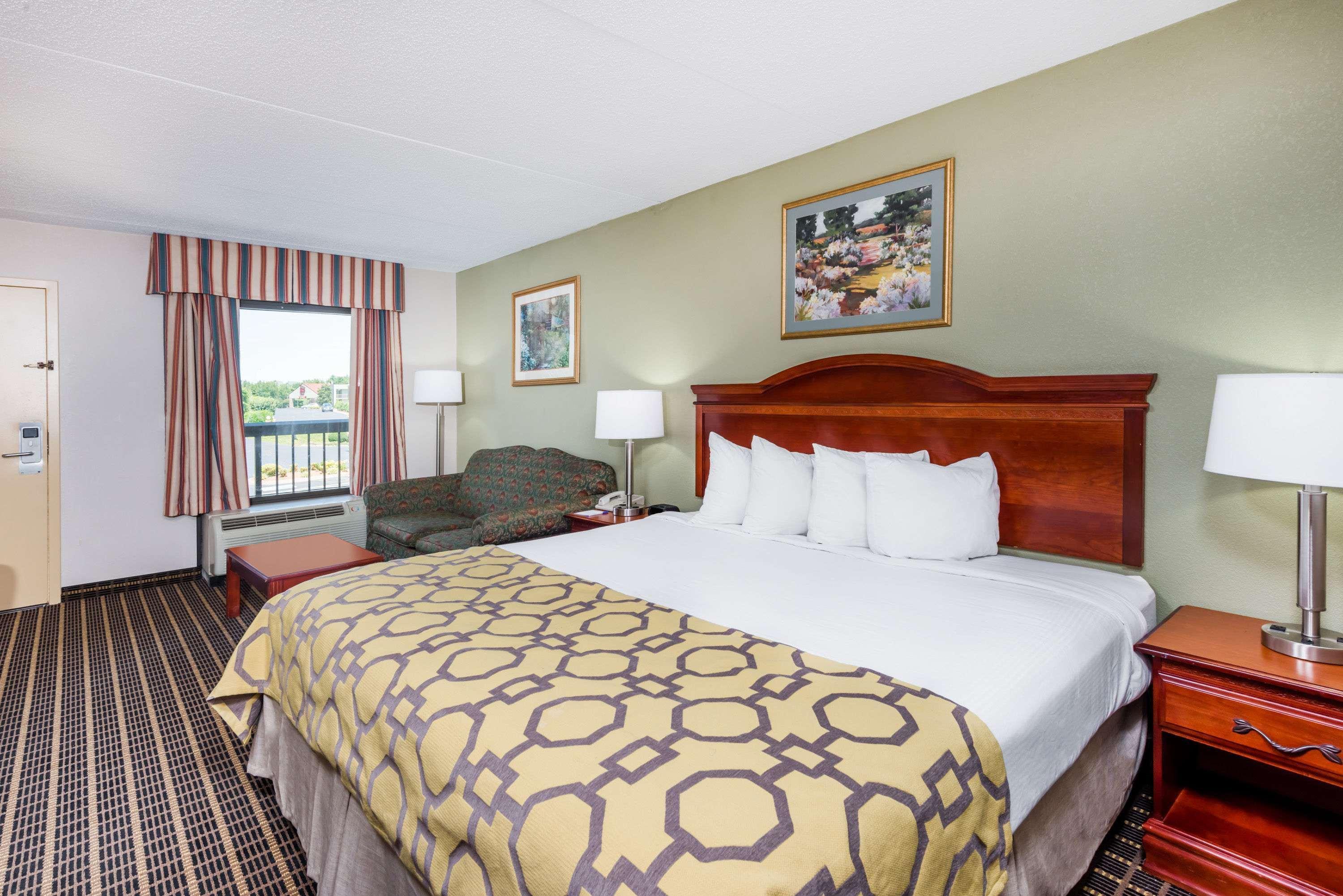 Baymont By Wyndham Clarksville Northeast Exterior foto