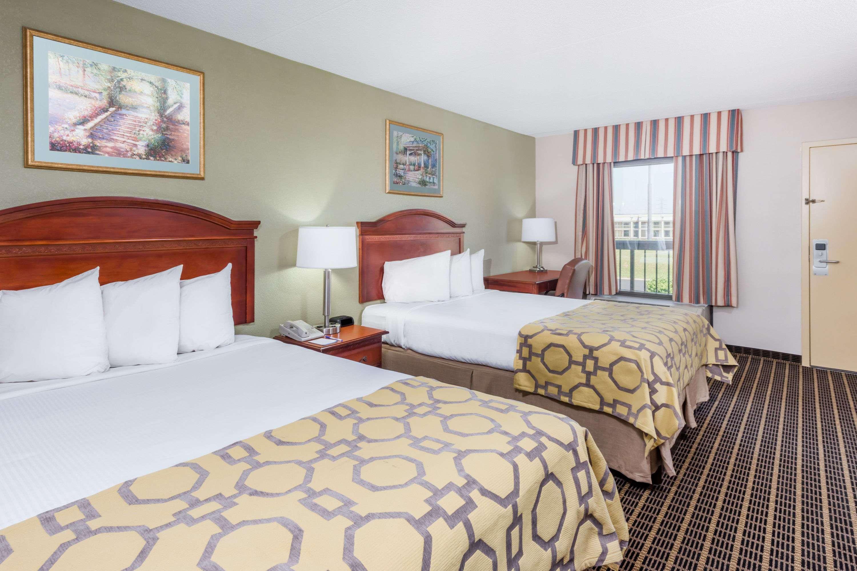 Baymont By Wyndham Clarksville Northeast Exterior foto