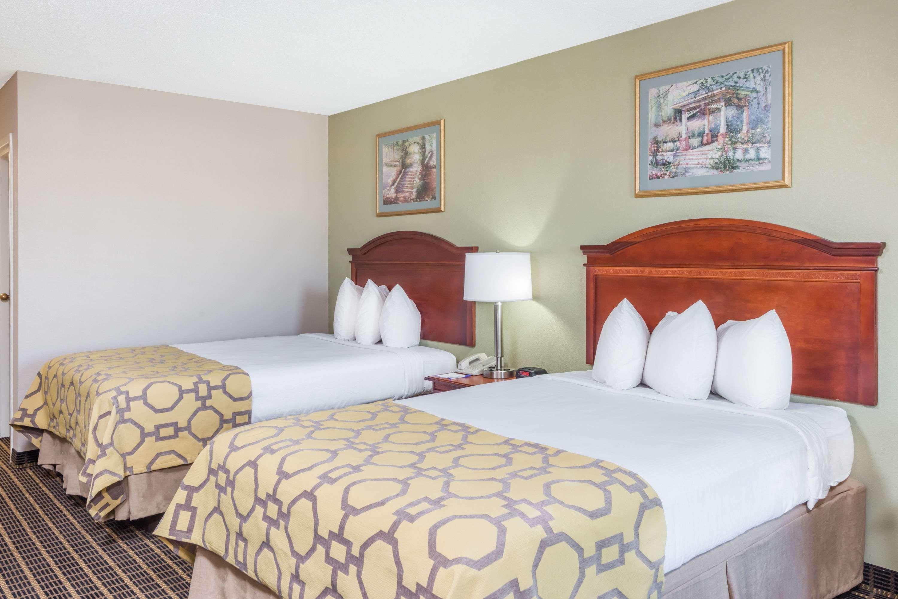Baymont By Wyndham Clarksville Northeast Exterior foto