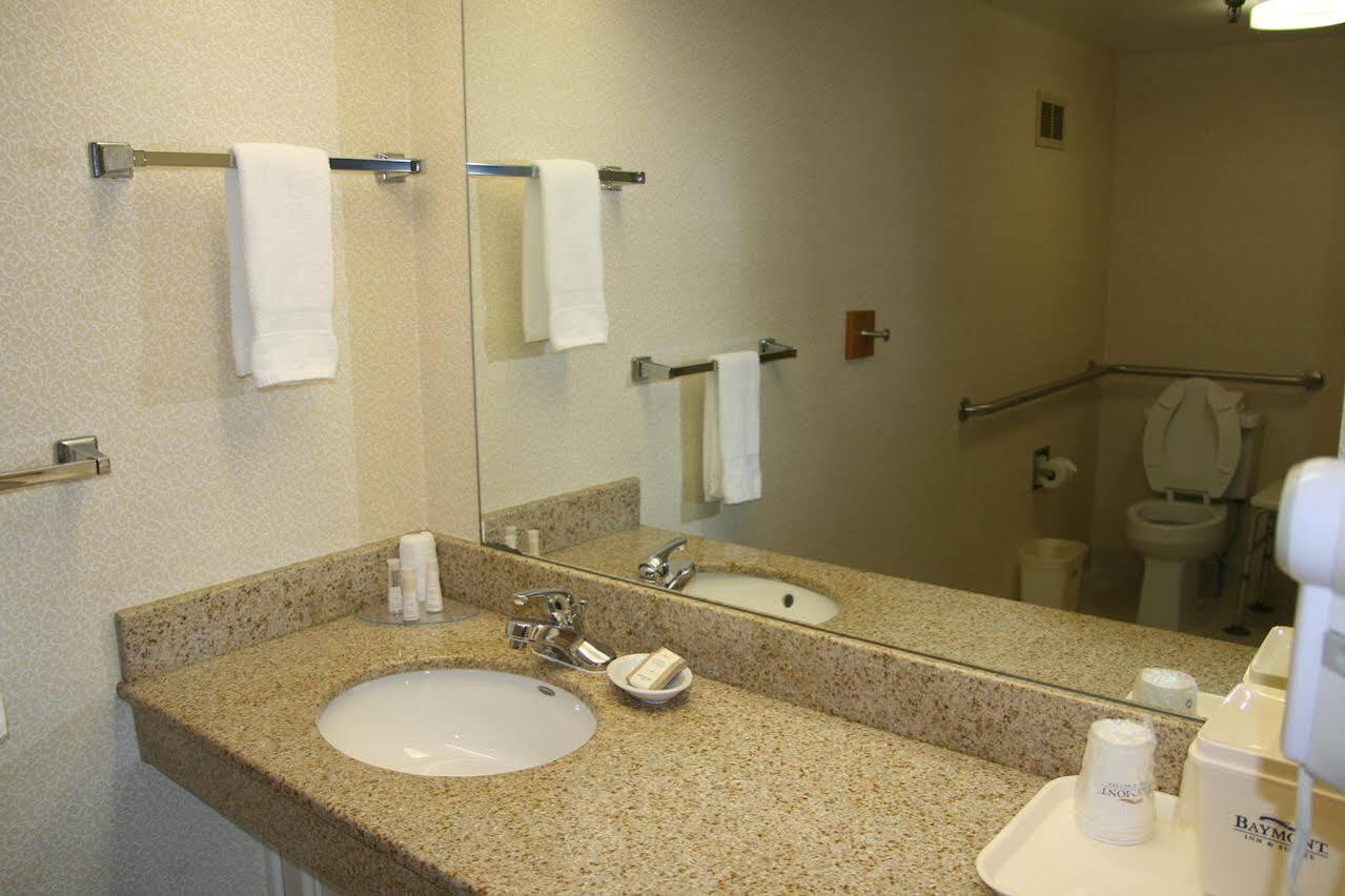 Baymont By Wyndham Clarksville Northeast Exterior foto